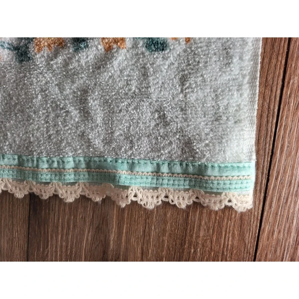 Vintage‎ NWT Dundee Blue Floral Cotton Hand Towel Lace Trim